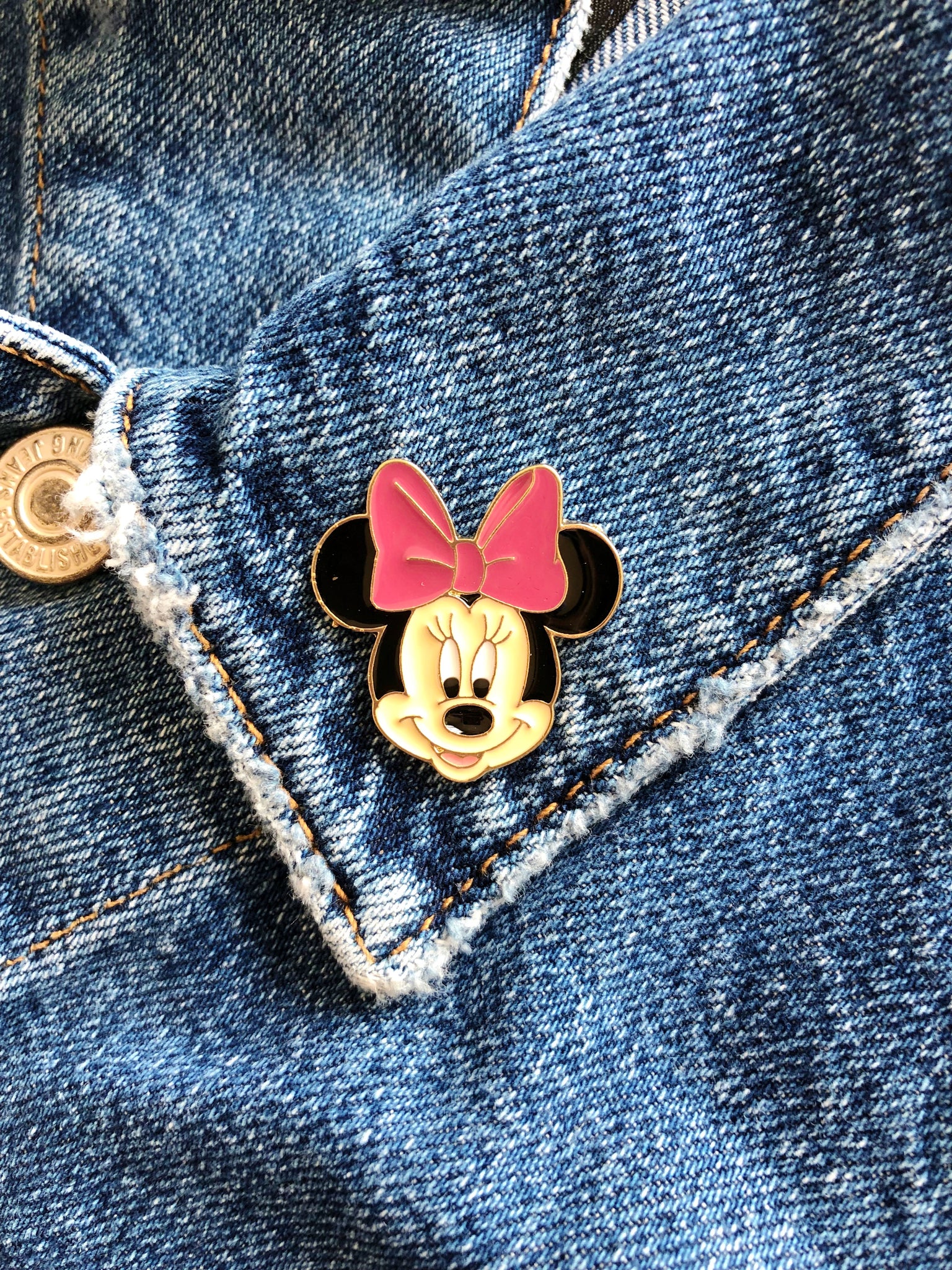 Minnie Mouse Enamel Pin - Style Your Armoire