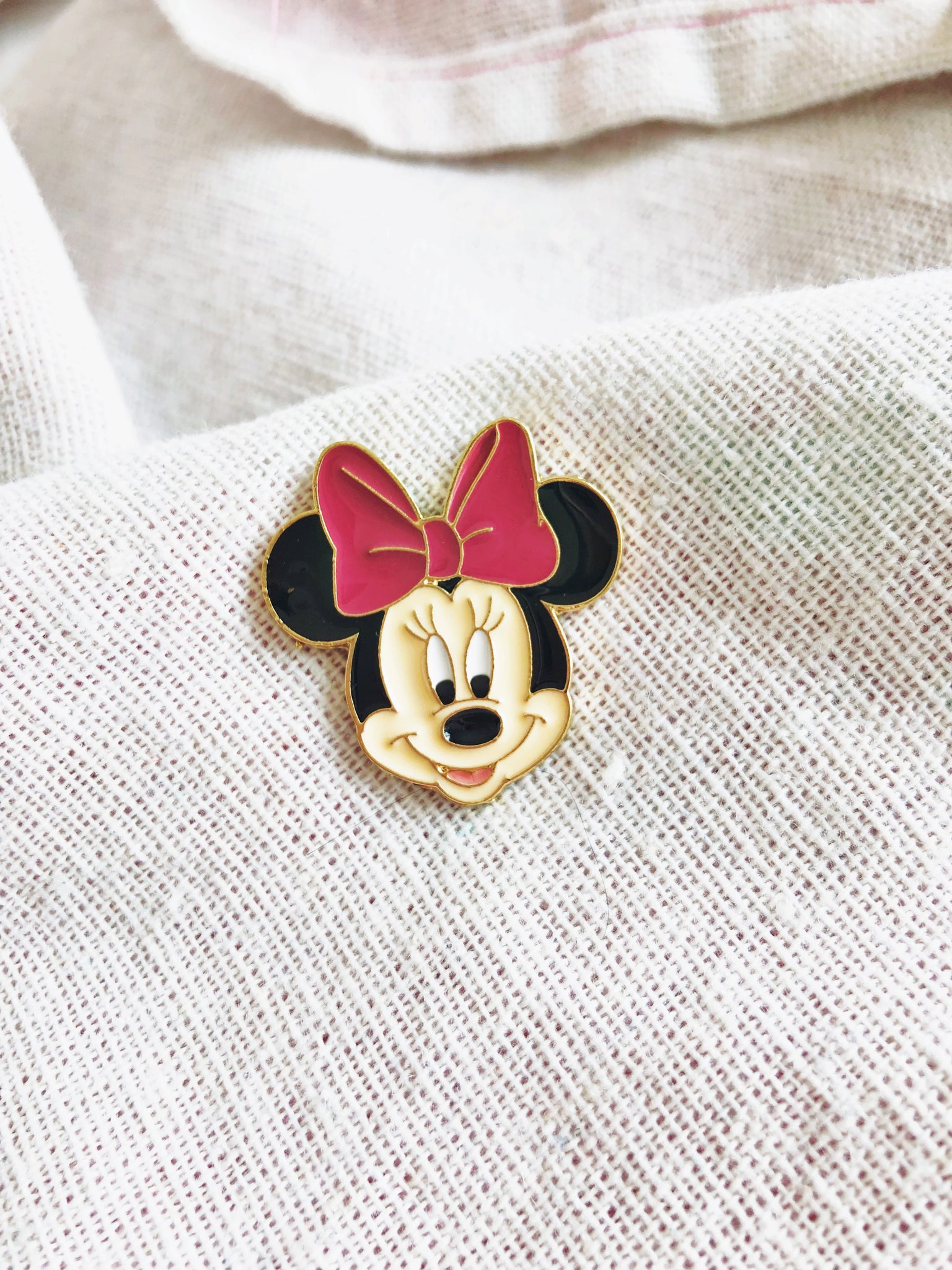 Minnie Mouse Enamel Pin - Style Your Armoire